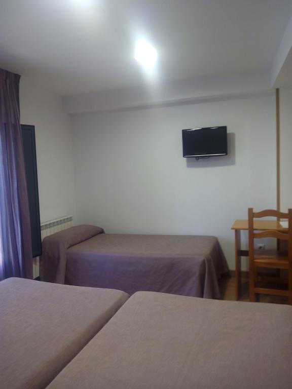 Hostal Plaza Mayor De Альмасан Экстерьер фото